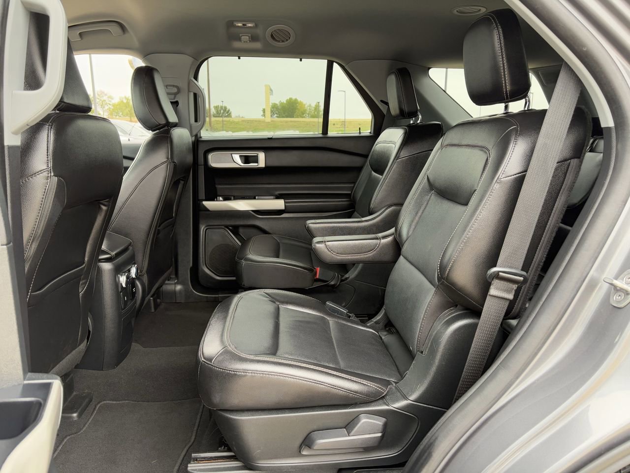 Used 2022 Ford Explorer Limited w/ Equipment Group 301A image 28