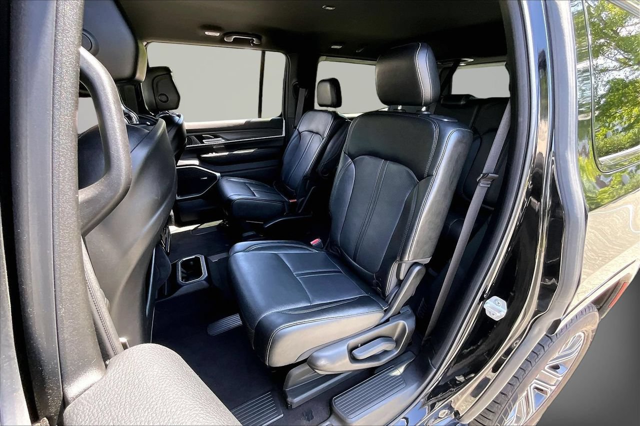 Certified 2024 Jeep Wagoneer Series II AWD/4WD image 21