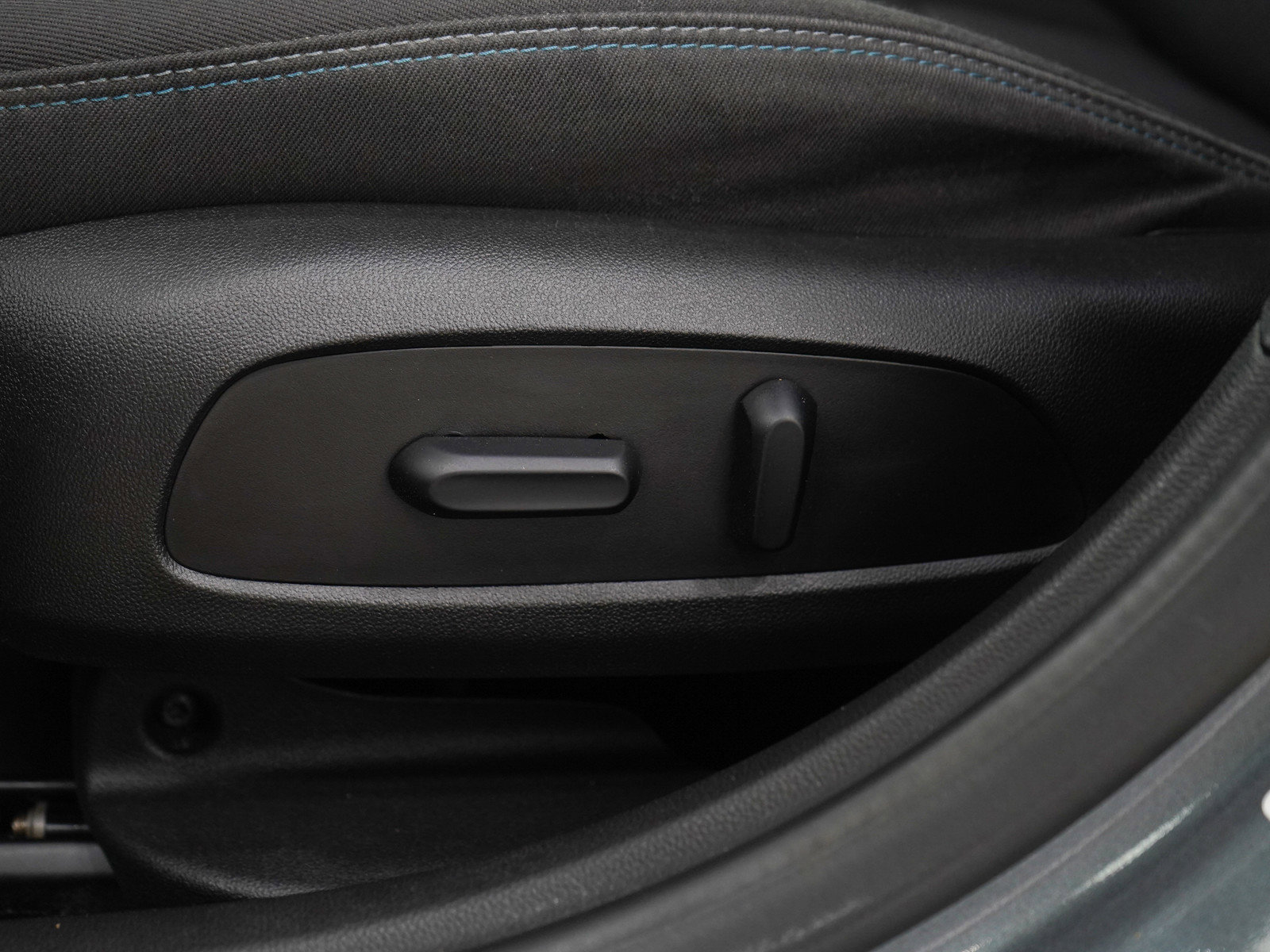 Used 2018 Chevrolet Cruze LT w/ Convenience Package image 26