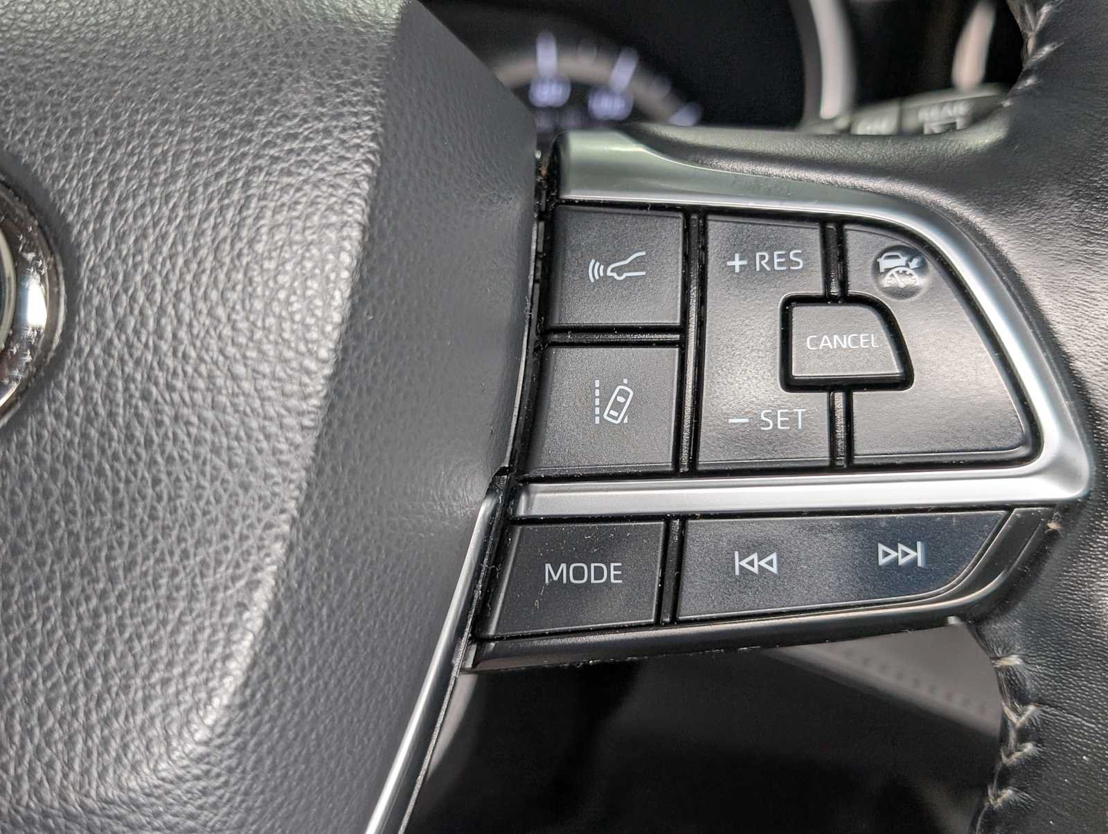Used 2021 Toyota Highlander XLE AWD/4WD image 36