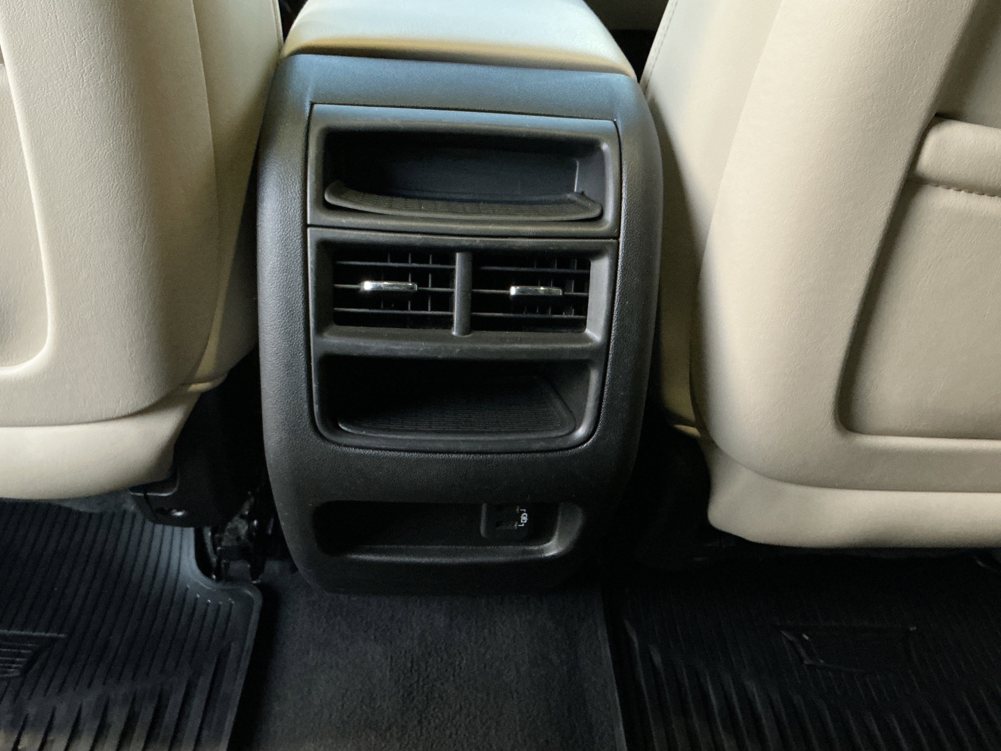 Used 2018 Cadillac XT5 Luxury w/ Driver Awareness Package image 32