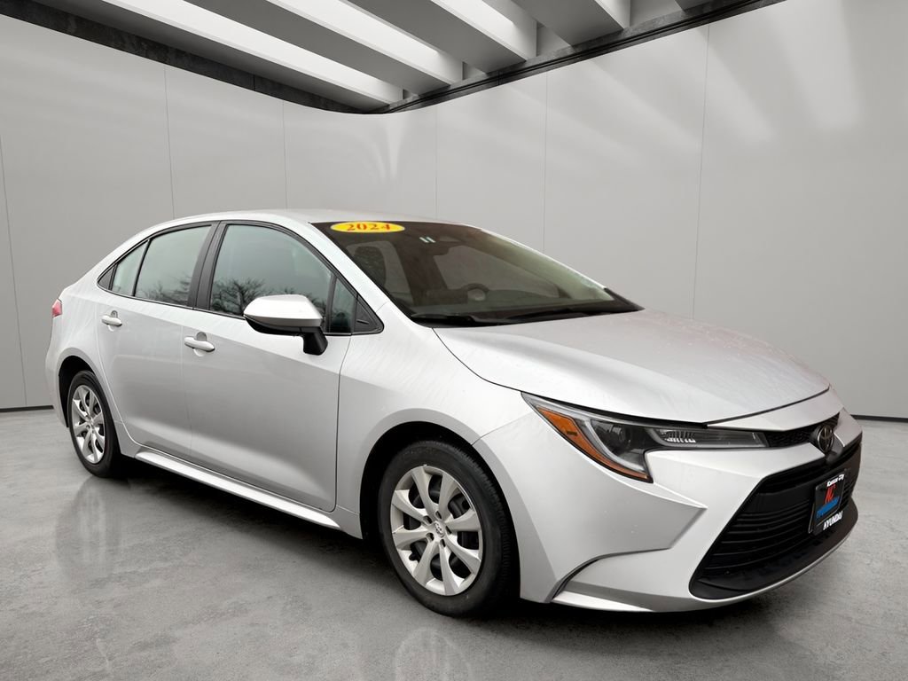 Used 2024 Toyota Corolla LE image 7