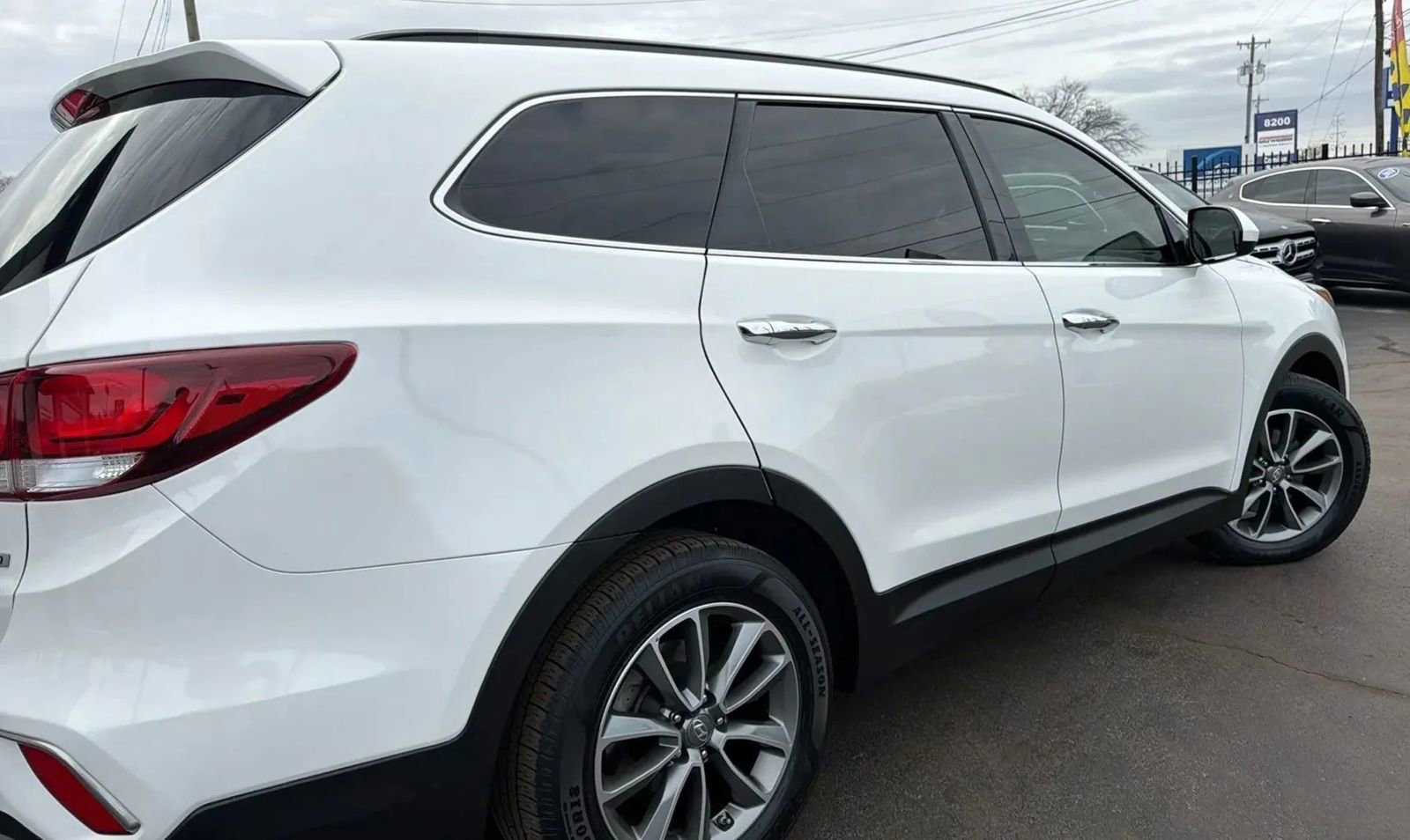 Used 2017 Hyundai Santa Fe SE image 10