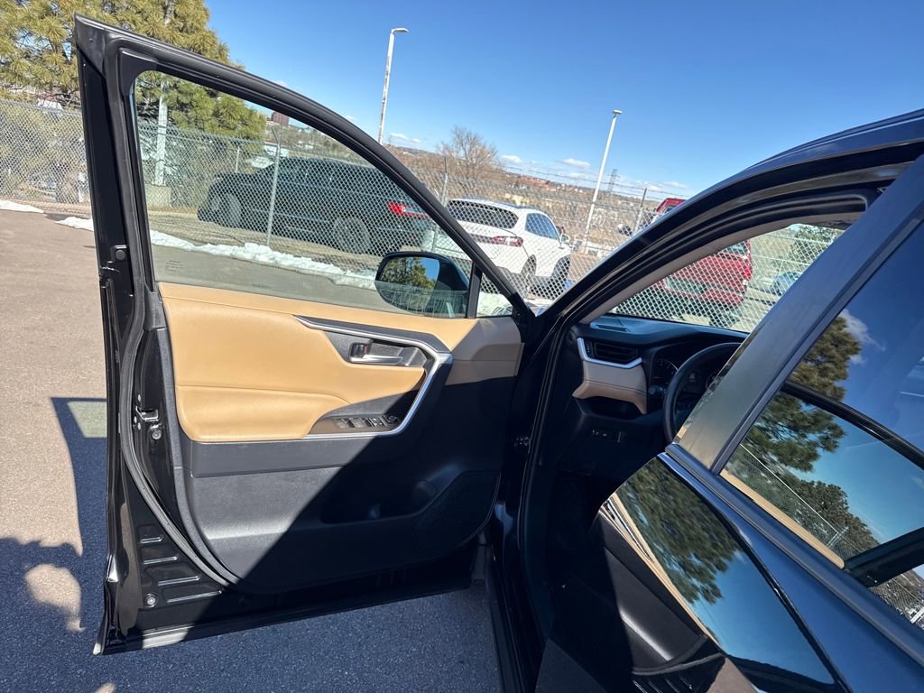 Used 2021 Toyota RAV4 XLE w/ Carpet Mat Package (TMS) image 10