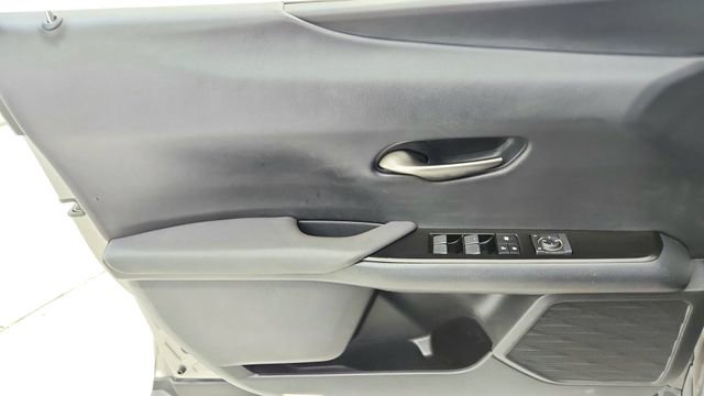 Used 2019 Lexus UX 200 FWD image 34
