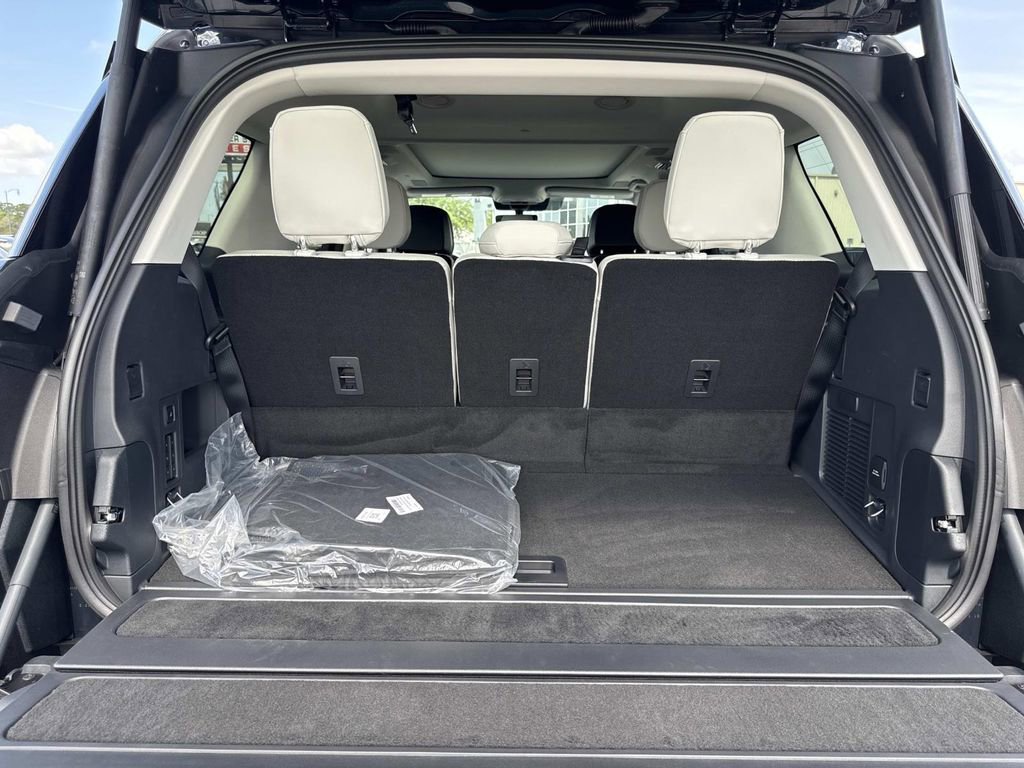 New 2026 Lincoln Navigator Reserve image 11