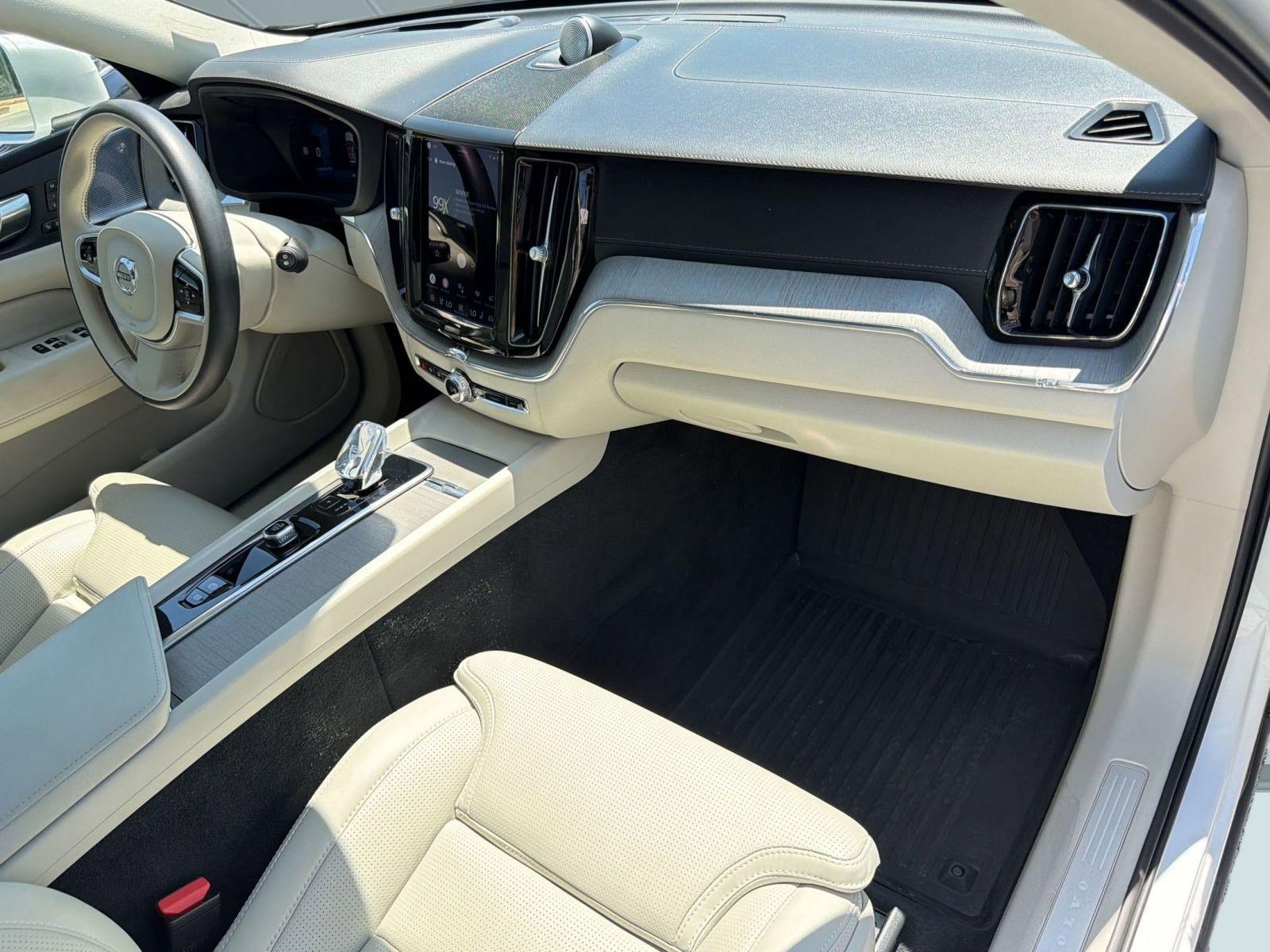 Used 2023 Volvo XC60 B5 Ultimate w/ Protection Package Premier image 31