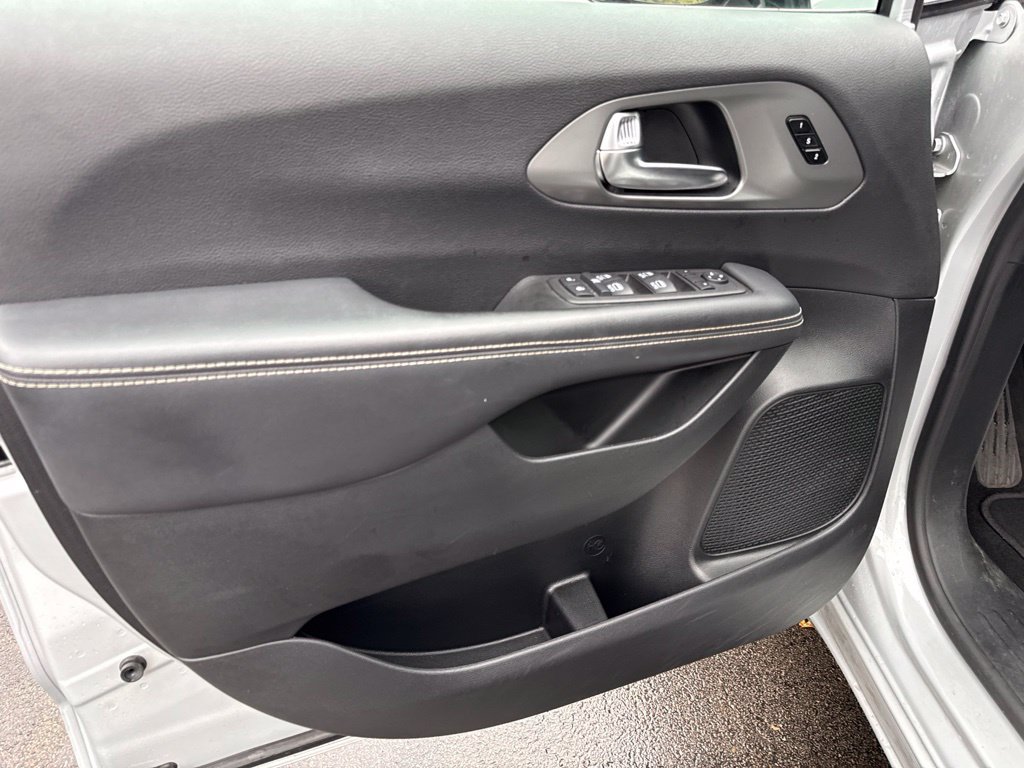 Used 2026 Chrysler Pacifica Select FWD image 21