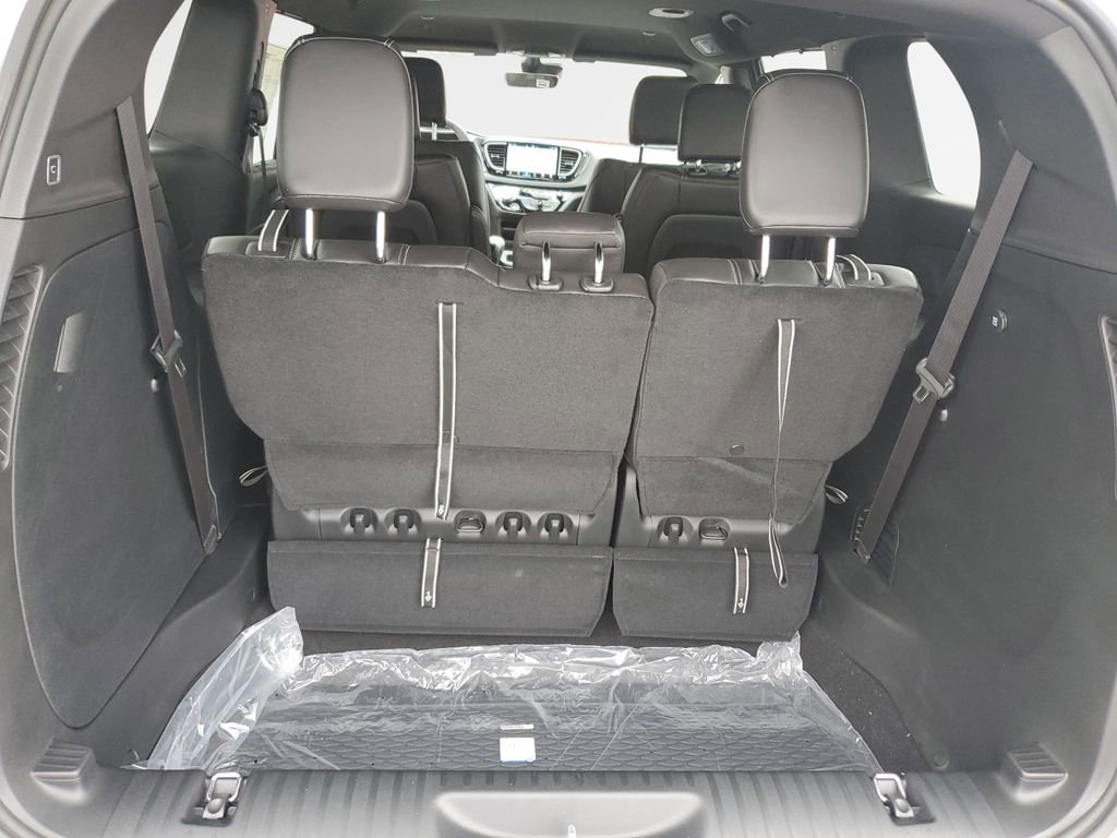 New 2026 Chrysler Voyager LX image 27