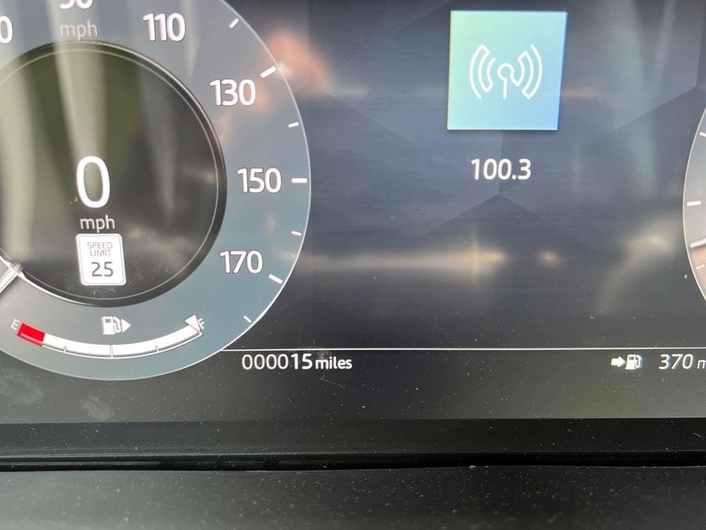 New 2026 Land Rover Range Rover Velar Dynamic SE AWD/4WD image 15