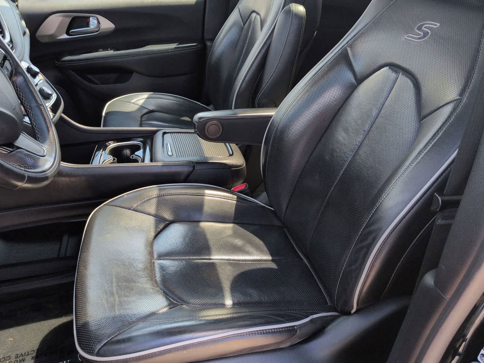 Used 2021 Chrysler Pacifica Limited w/ S Appearance Package FWD image 17
