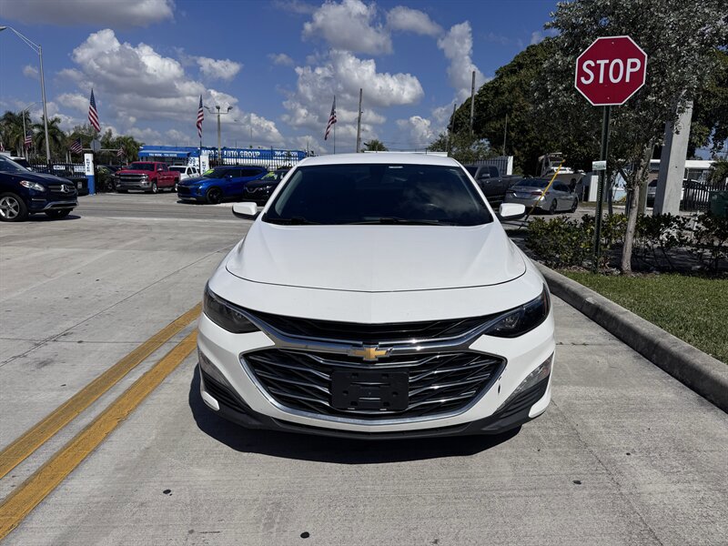 Used 2020 Chevrolet Malibu LT image 2