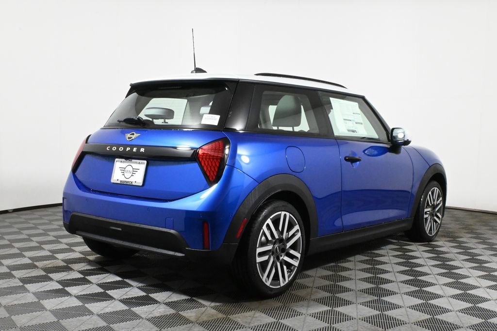 Used 2025 MINI Cooper 2-Door Hardtop image 7