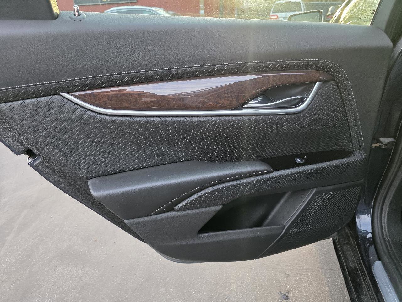 Used 2013 Cadillac XTS Luxury image 34