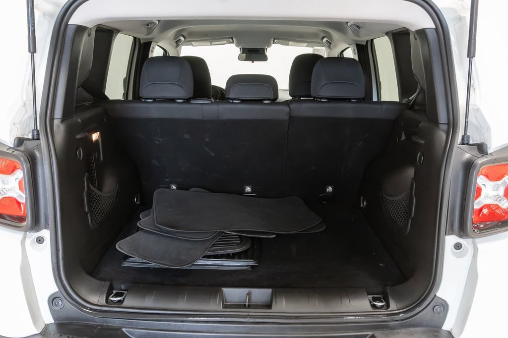 Used 2019 Jeep Renegade Altitude w/ Quick Order Package 2XM AWD/4WD image 28