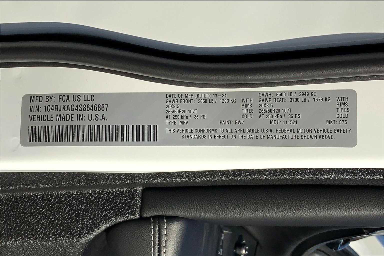 New 2025 Jeep Grand Cherokee L Laredo image 18