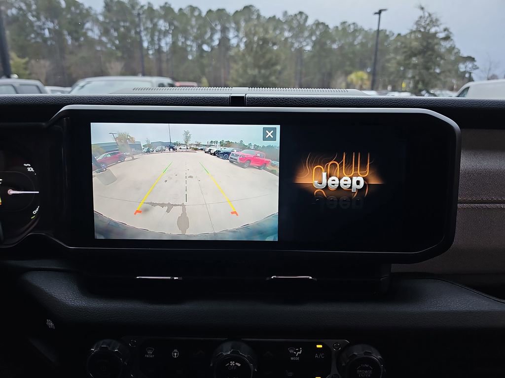 Used 2024 Jeep Wrangler Unlimited image 28