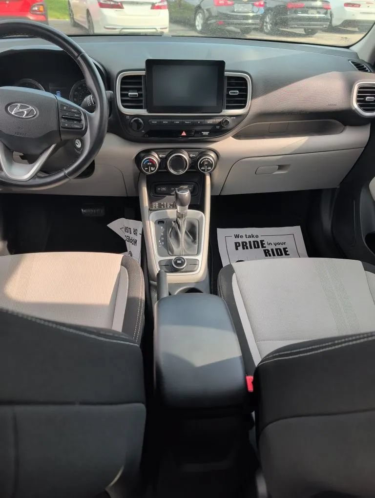 Used 2022 Hyundai Venue SEL FWD image 16