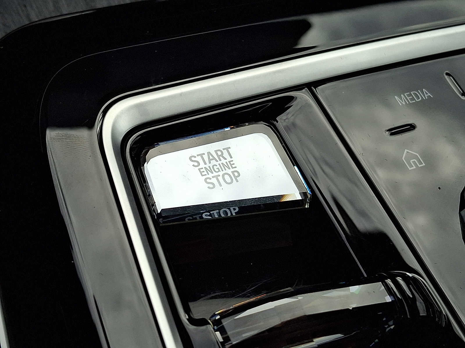 Used 2024 BMW 760i xDrive w/ Executive Package AWD/4WD image 18