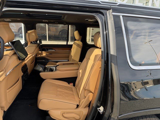 Used 2022 Jeep Grand Wagoneer Series III w/ Rear Seat Video Group 1 image 25