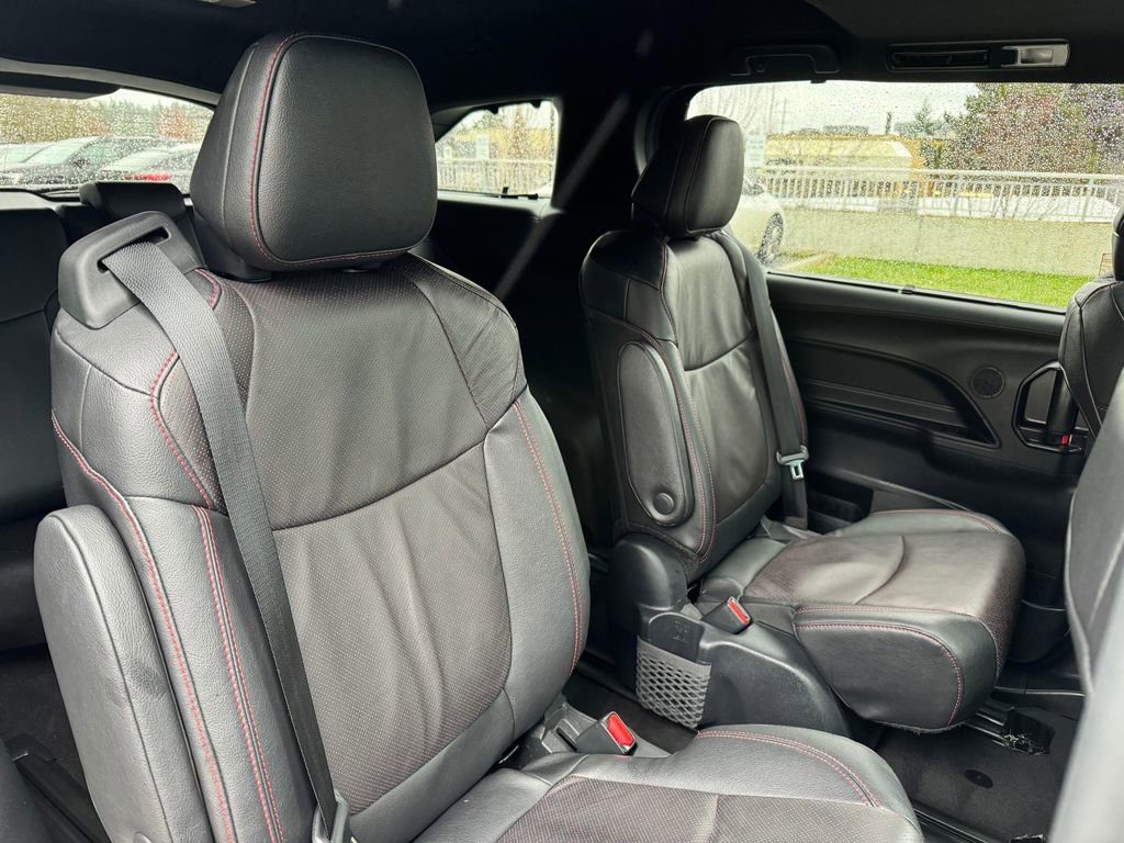 Used 2025 Toyota Sienna XSE w/ XSE Premium Package image 13
