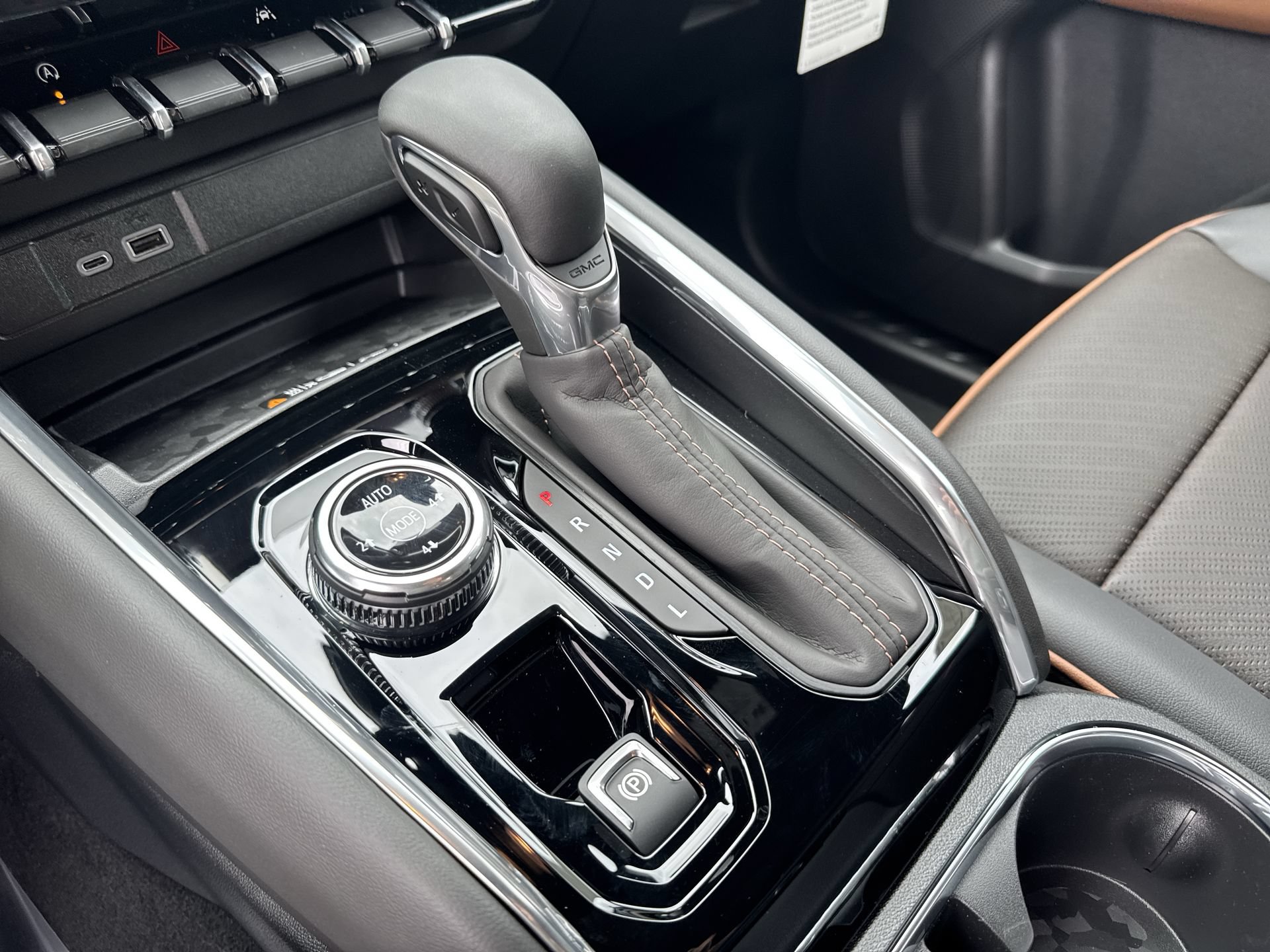 New 2026 GMC Canyon AT4 w/ Technology Plus Package AWD/4WD image 22