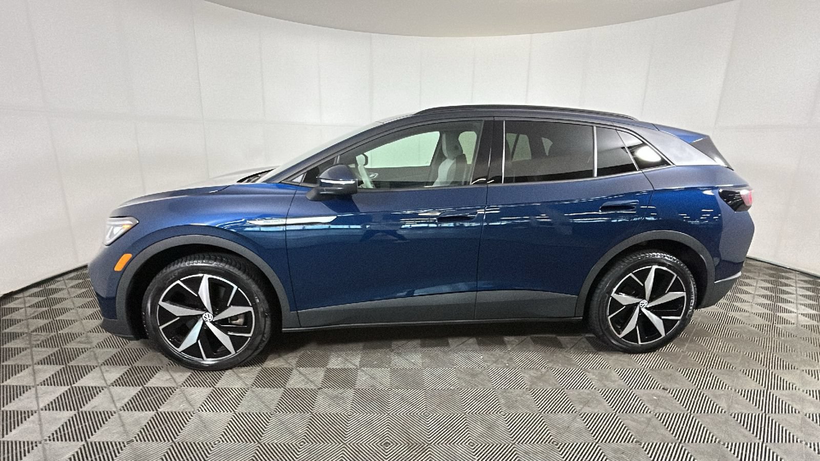 Used 2023 Volkswagen ID.4 Pro S AWD/4WD image 5