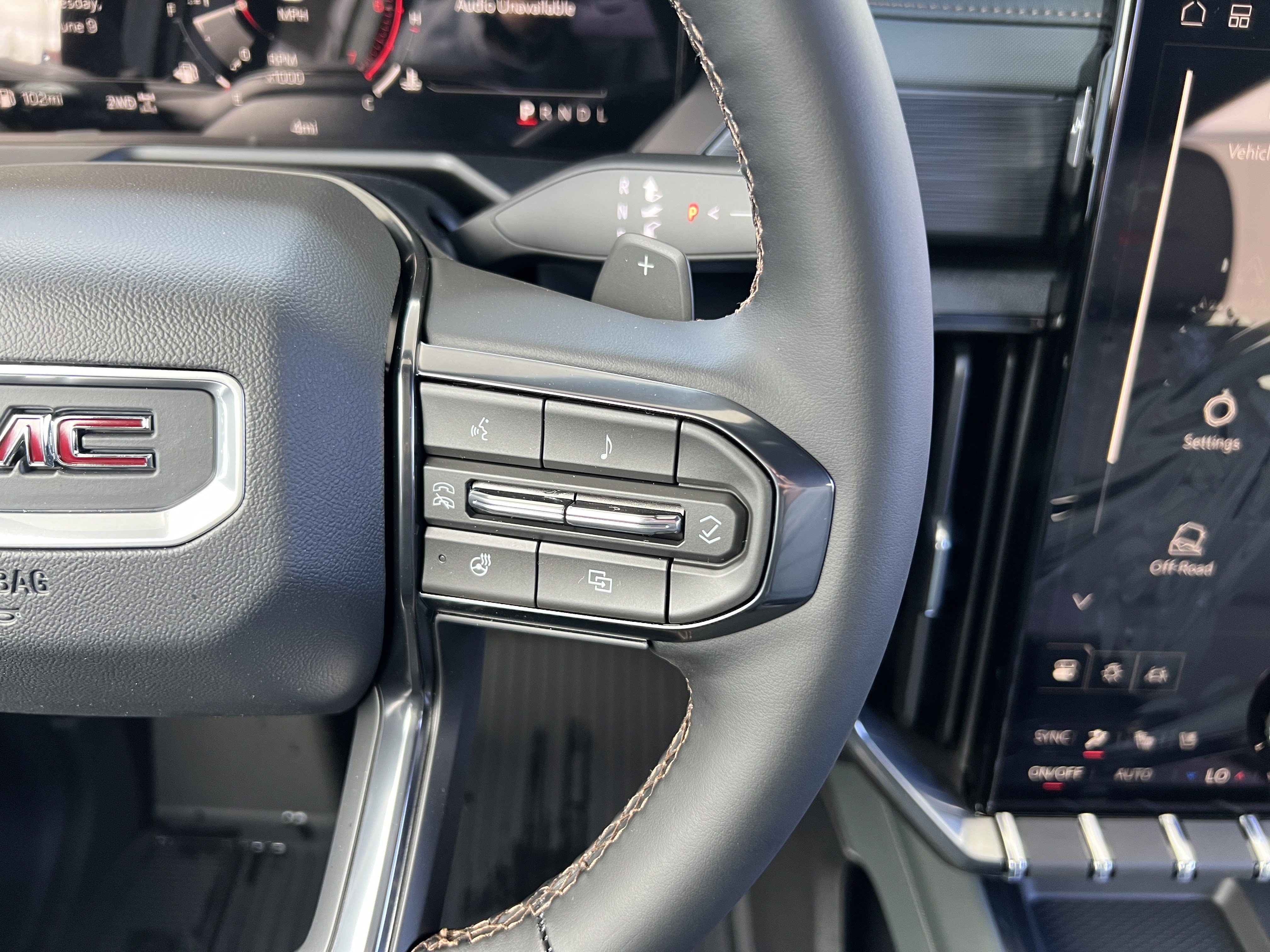 New 2026 GMC Acadia AT4 w/ Luxury Package AWD/4WD image 32