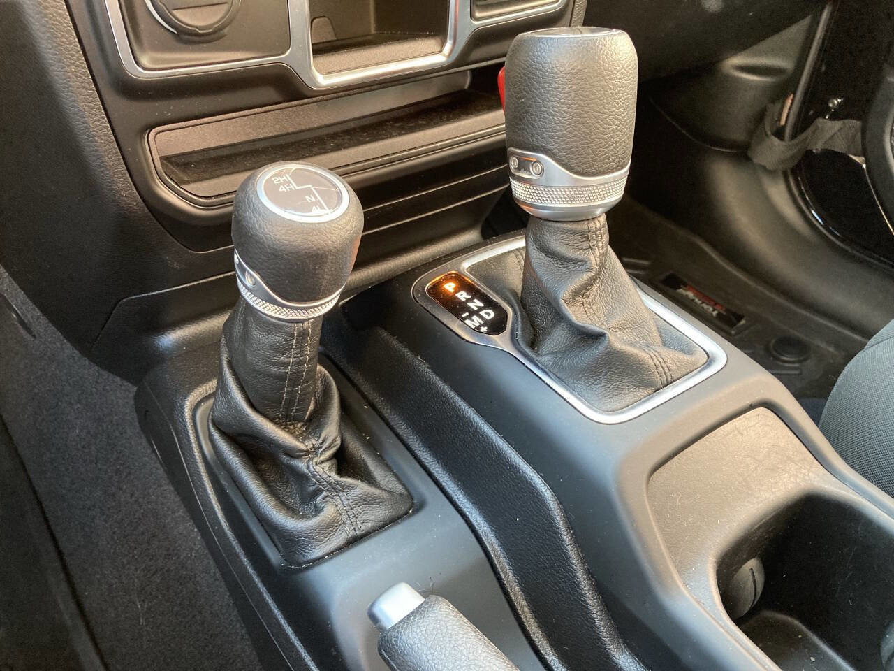 Used 2021 Jeep Wrangler Sport image 18