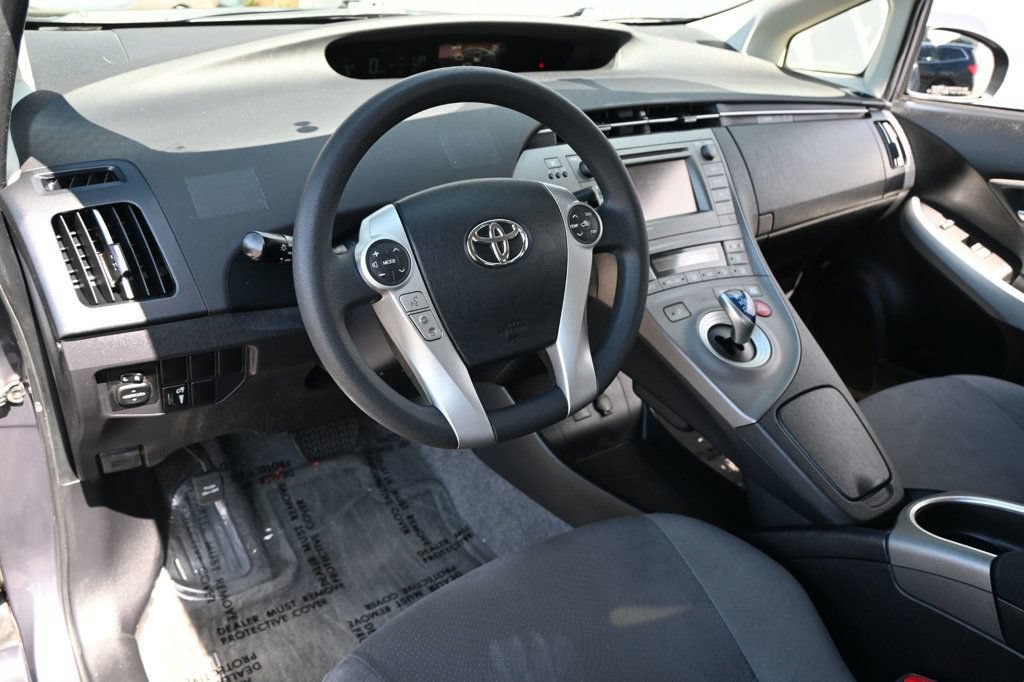 Used 2015 Toyota Prius Three FWD image 9