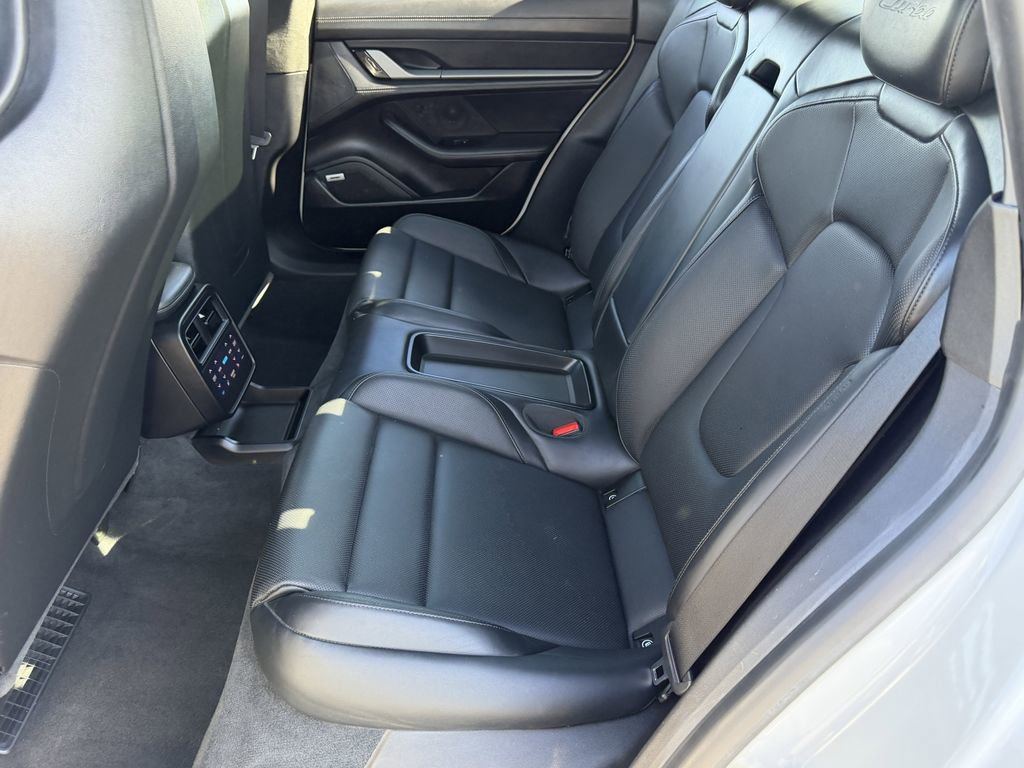 Used 2020 Porsche Taycan Turbo image 32