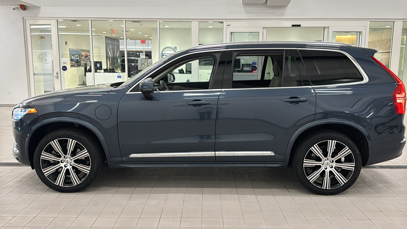 Used 2024 Volvo XC90 T8 Plus AWD/4WD image 8