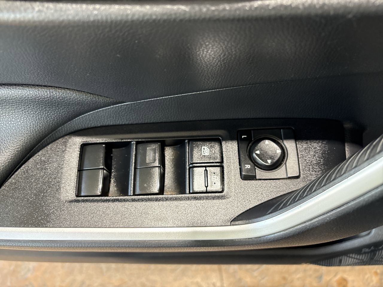 Used 2021 Toyota RAV4 LE w/ Carpet Mat Package (TMS) FWD image 13