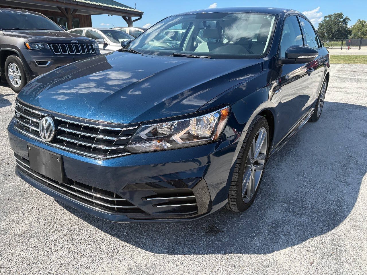 Used 2018 Volkswagen Passat 2.0T R-Line FWD image 3