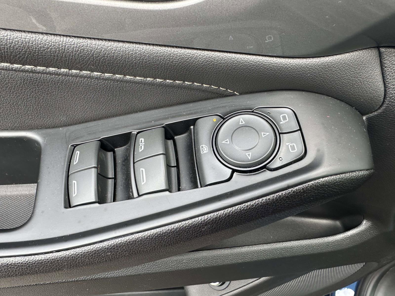 Used 2023 Chevrolet Traverse LT image 17