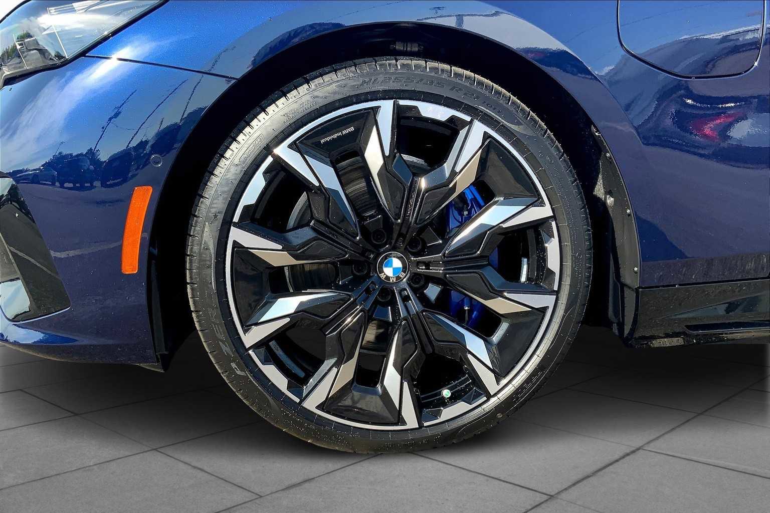 New 2026 BMW 550e xDrive w/ Premium Package image 11