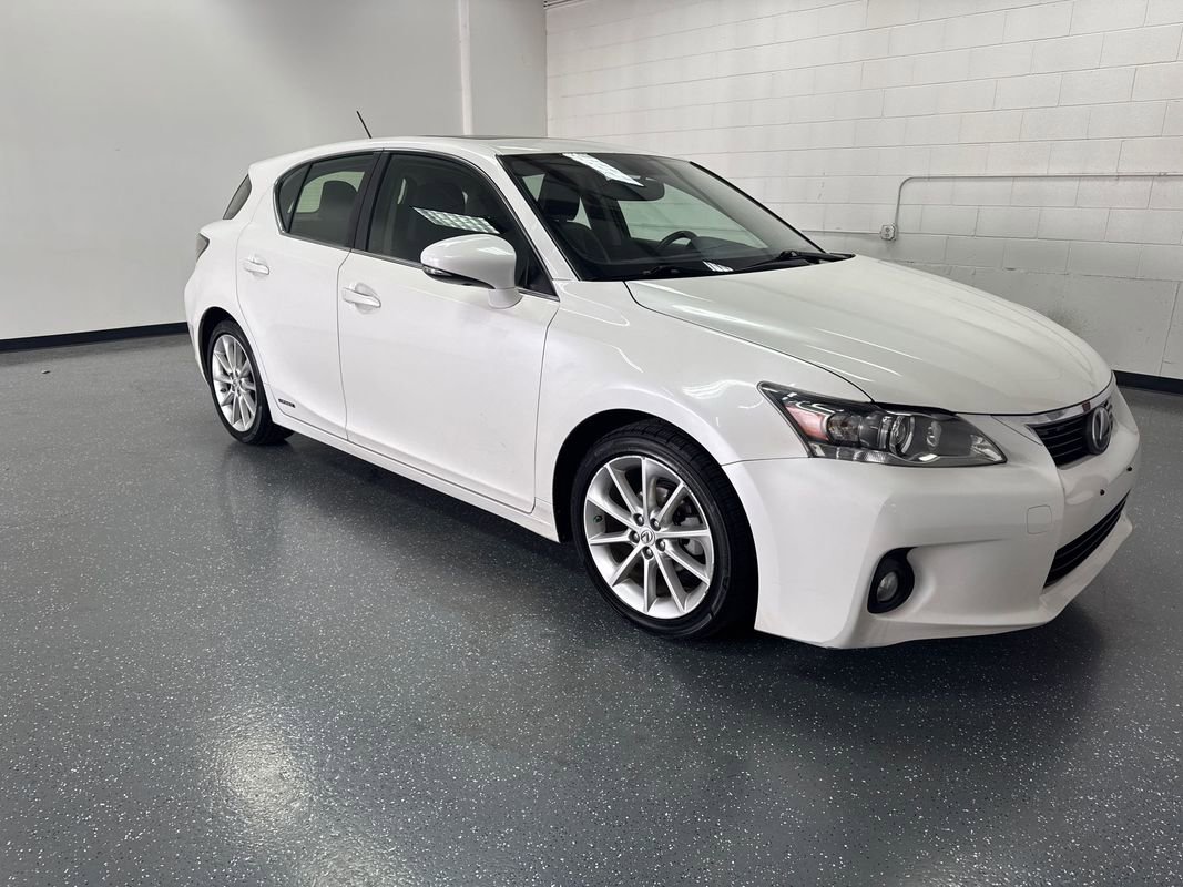 Used 2013 Lexus CT 200h w/ Premium Pkg w/Navigation image 2