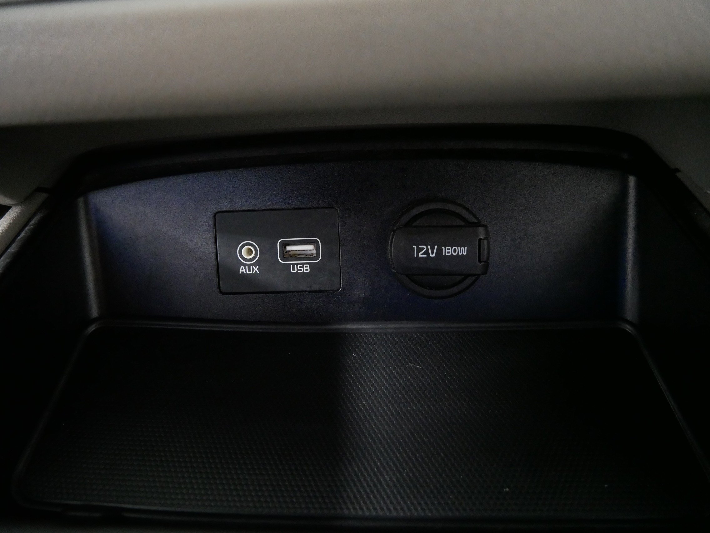 Used 2019 Kia Sedona LX FWD image 30