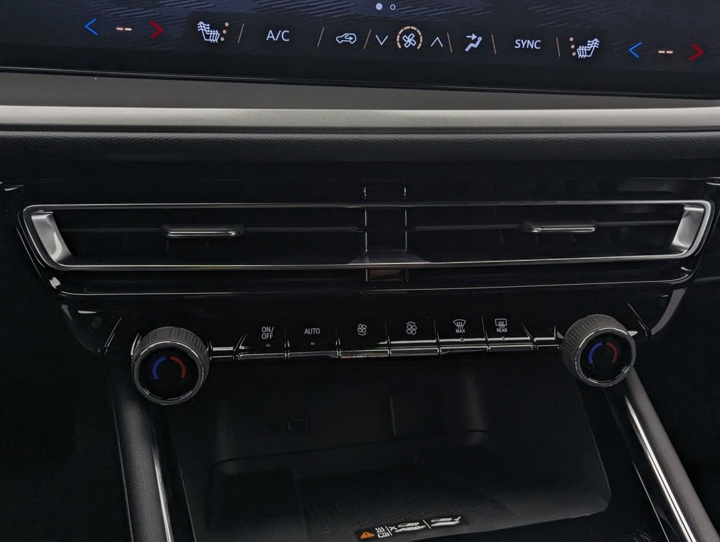 New 2026 Chevrolet Traverse LT w/ LPO, Floor Liner Package image 25