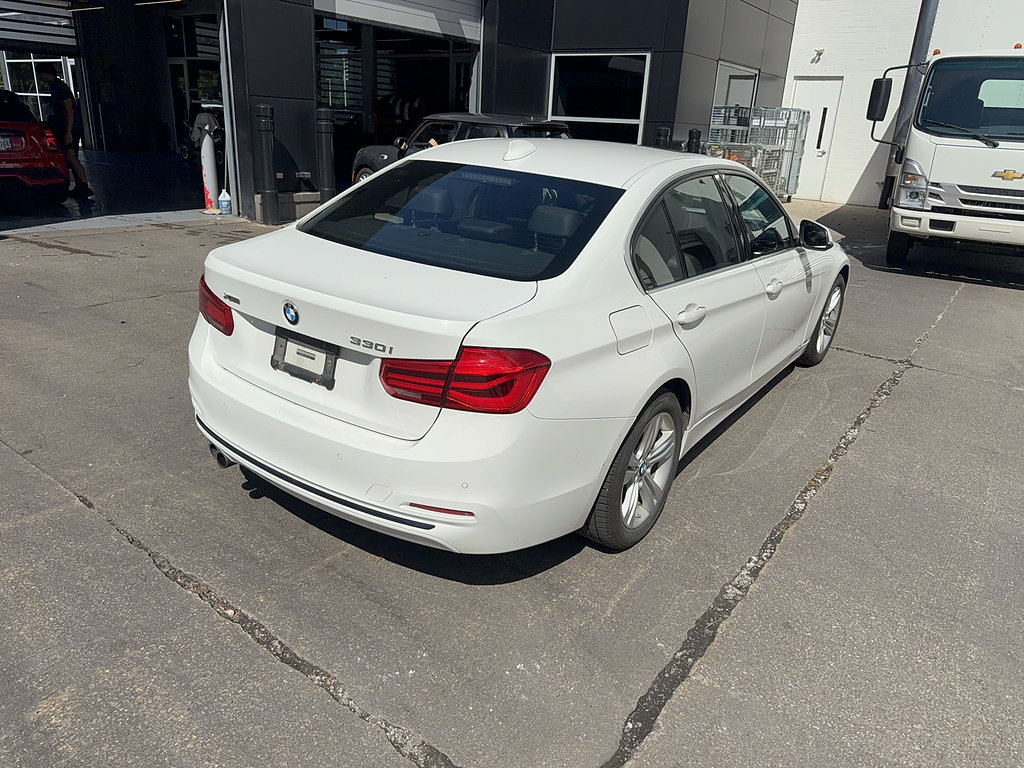 Used 2017 BMW 330i xDrive Sedan AWD/4WD image 3