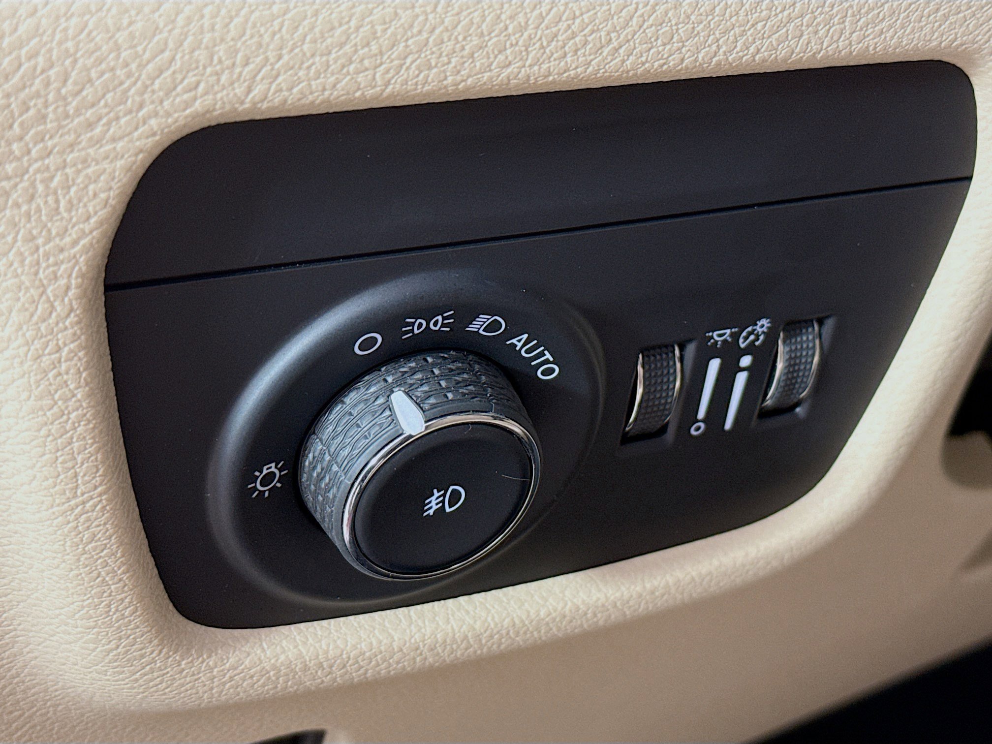 Used 2024 Jeep Grand Cherokee Limited image 9