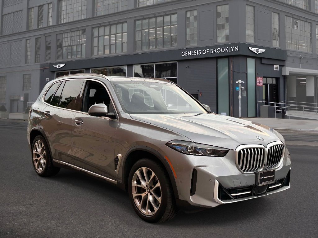 Used 2024 BMW X5 xDrive40i w/ Premium Package AWD/4WD image 2
