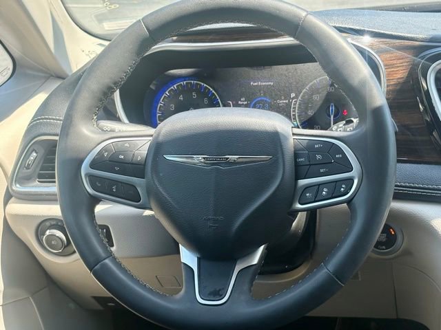 Used 2023 Chrysler Pacifica Limited FWD image 20