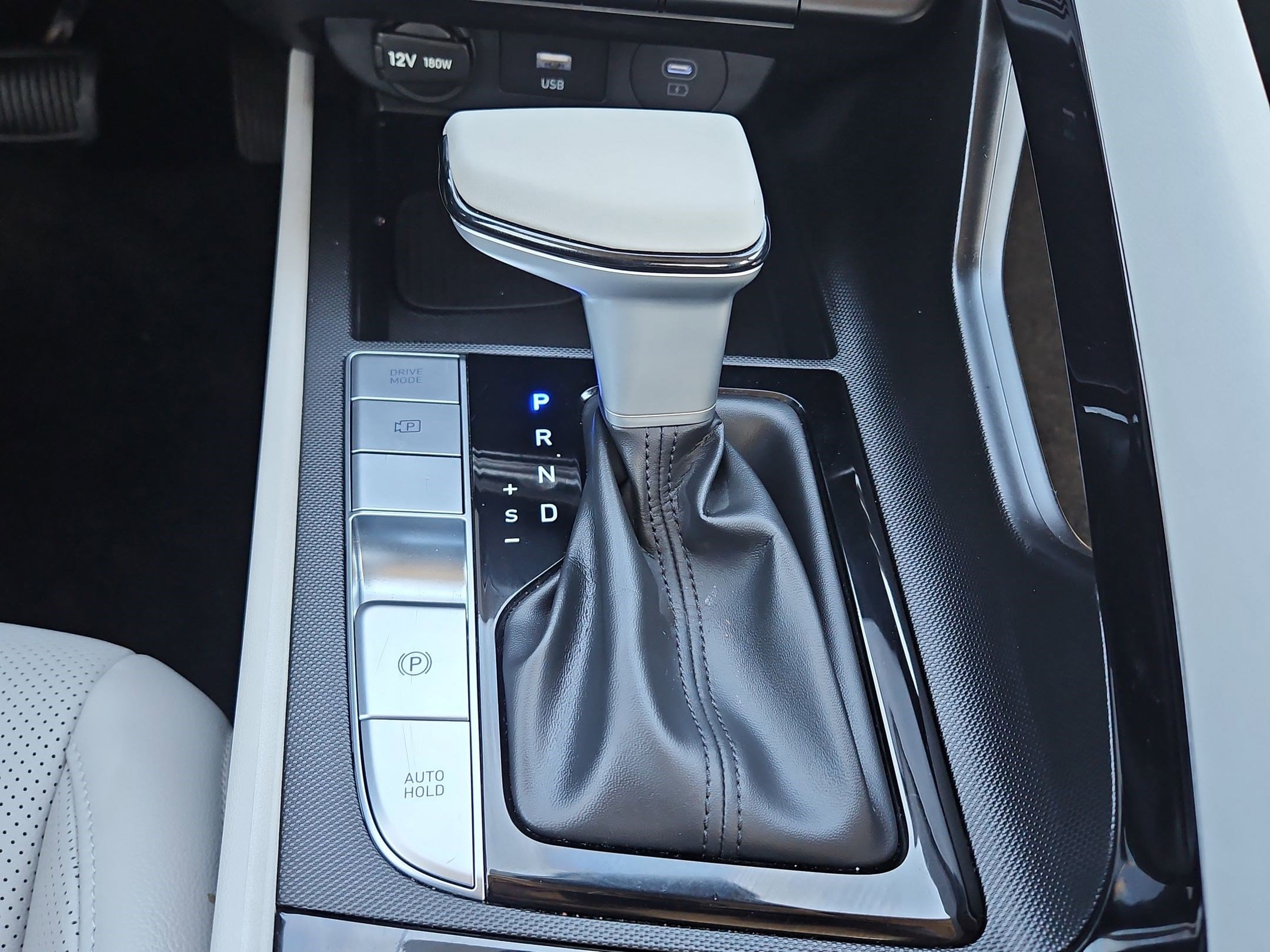 Used 2025 Hyundai Elantra Limited image 26