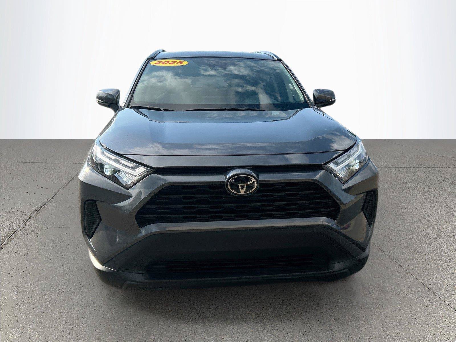 Used 2025 Toyota RAV4 XLE FWD image 9