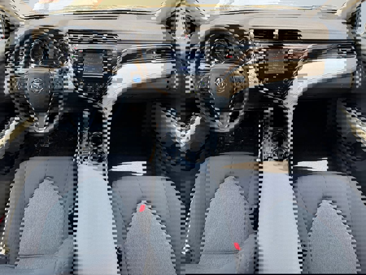 Used 2020 Toyota Camry LE image 11