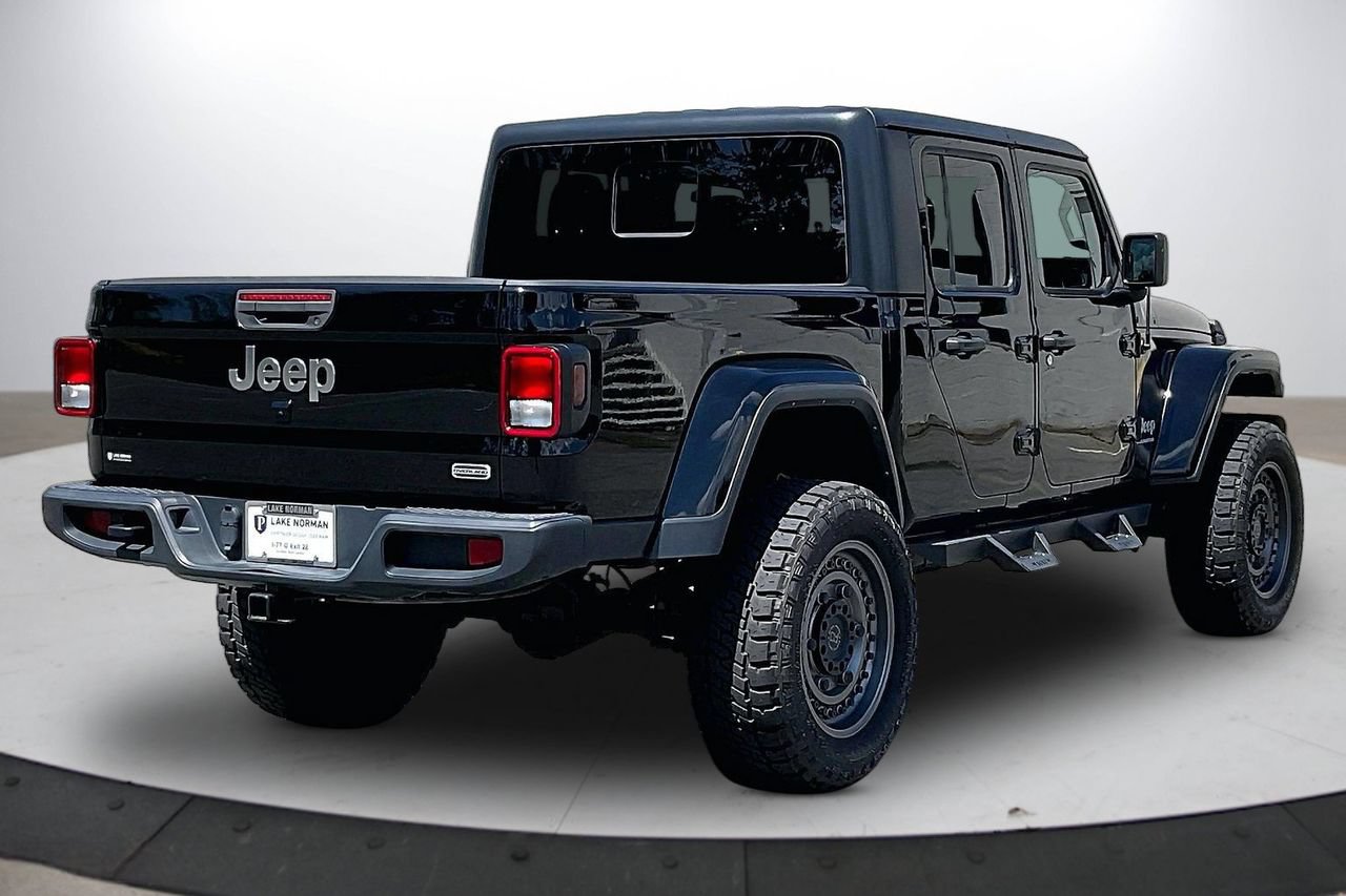 Used 2023 Jeep Gladiator Overland AWD/4WD image 8