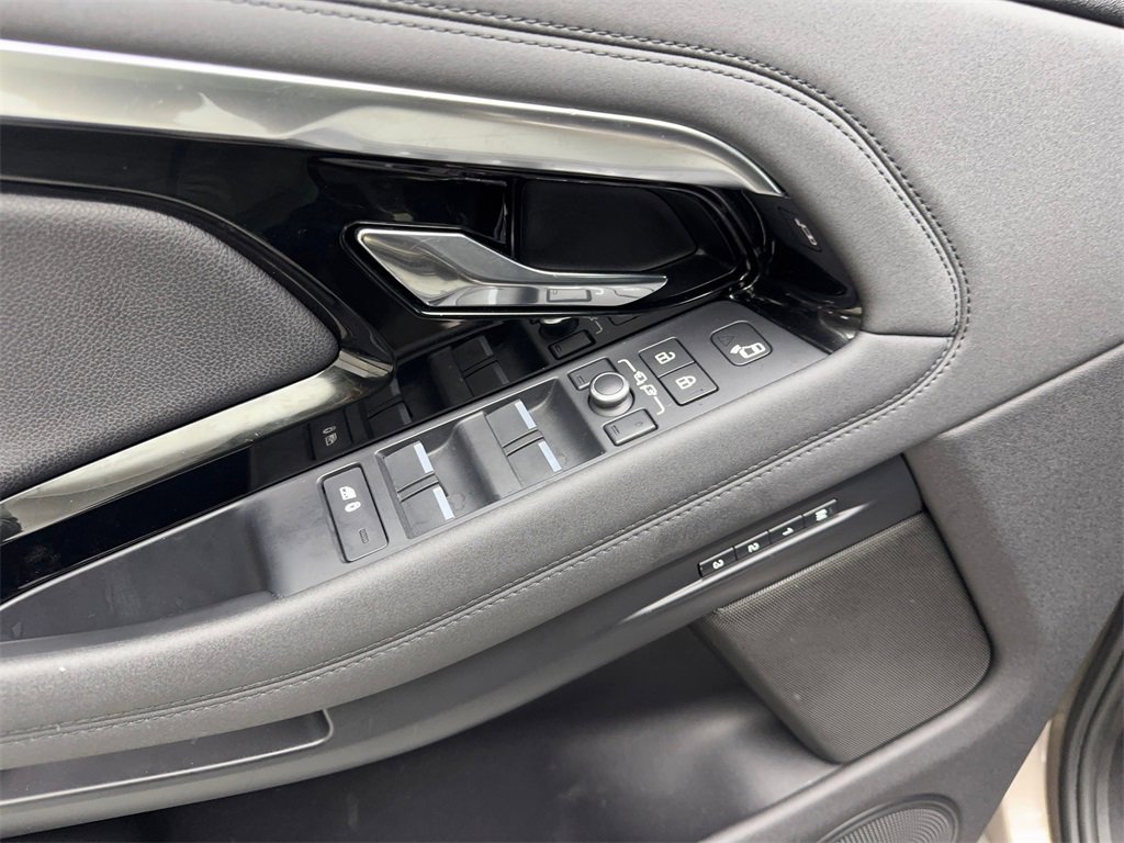 Used 2021 Land Rover Range Rover Evoque R-Dynamic SE image 32
