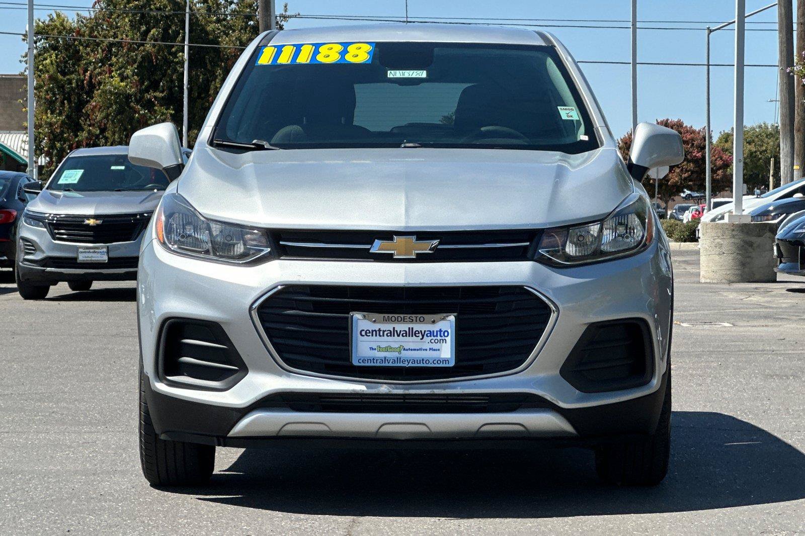 Used 2022 Chevrolet Trax LS w/ Tint and Cruise Package AWD/4WD image 8