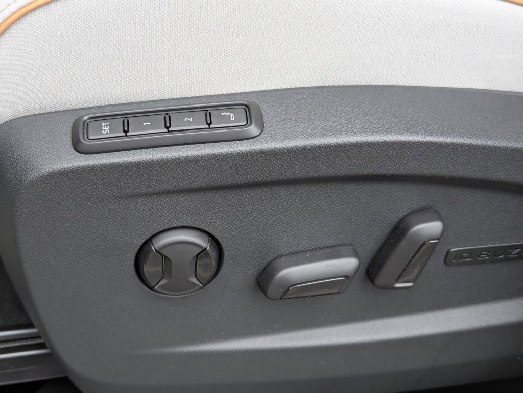 New 2025 Volkswagen ID. Buzz Pro S Plus image 28